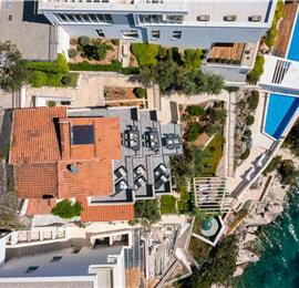 6 Bedroom Waterfront Villa with Pool in Uvala Ljubljeva near Trogir, Sleeps 12-13